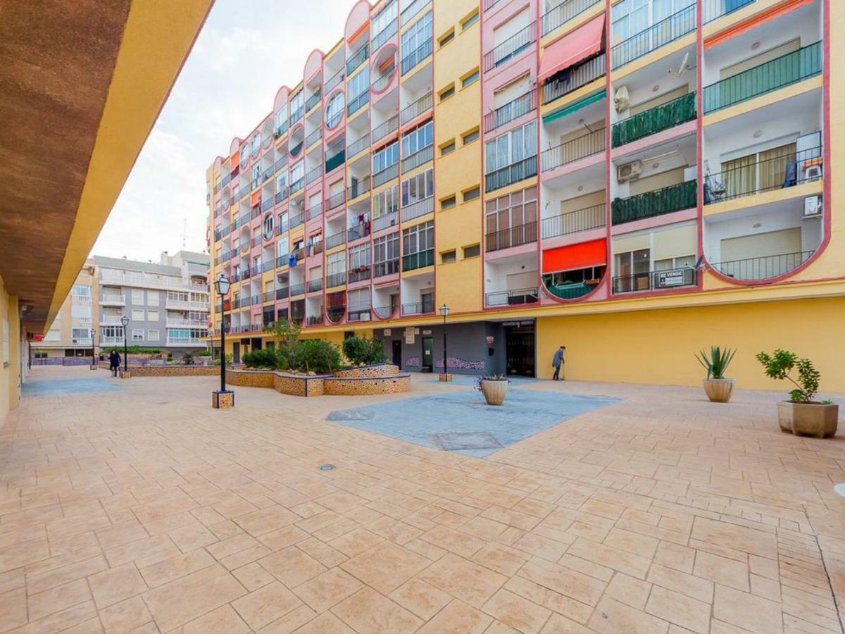 Апартаменты Econom Studio La Loma Торевьиа Экстерьер фото